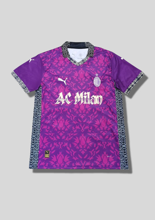 AC Milan Fourth 24/25 - Puma Violet & motifs baroques (Logo "AC Milan" Gothique) GoalKits