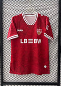 Maillot Stuttgart Domicile 24/25 - Rouge & Motifs Floraux Ton sur Ton GoalKits