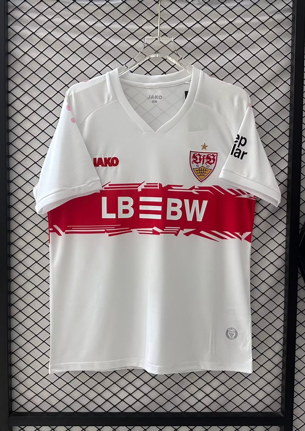 Maillot Stuttgart Domicile 24/25 - Blanc & Bande Rouge Graphique GoalKits