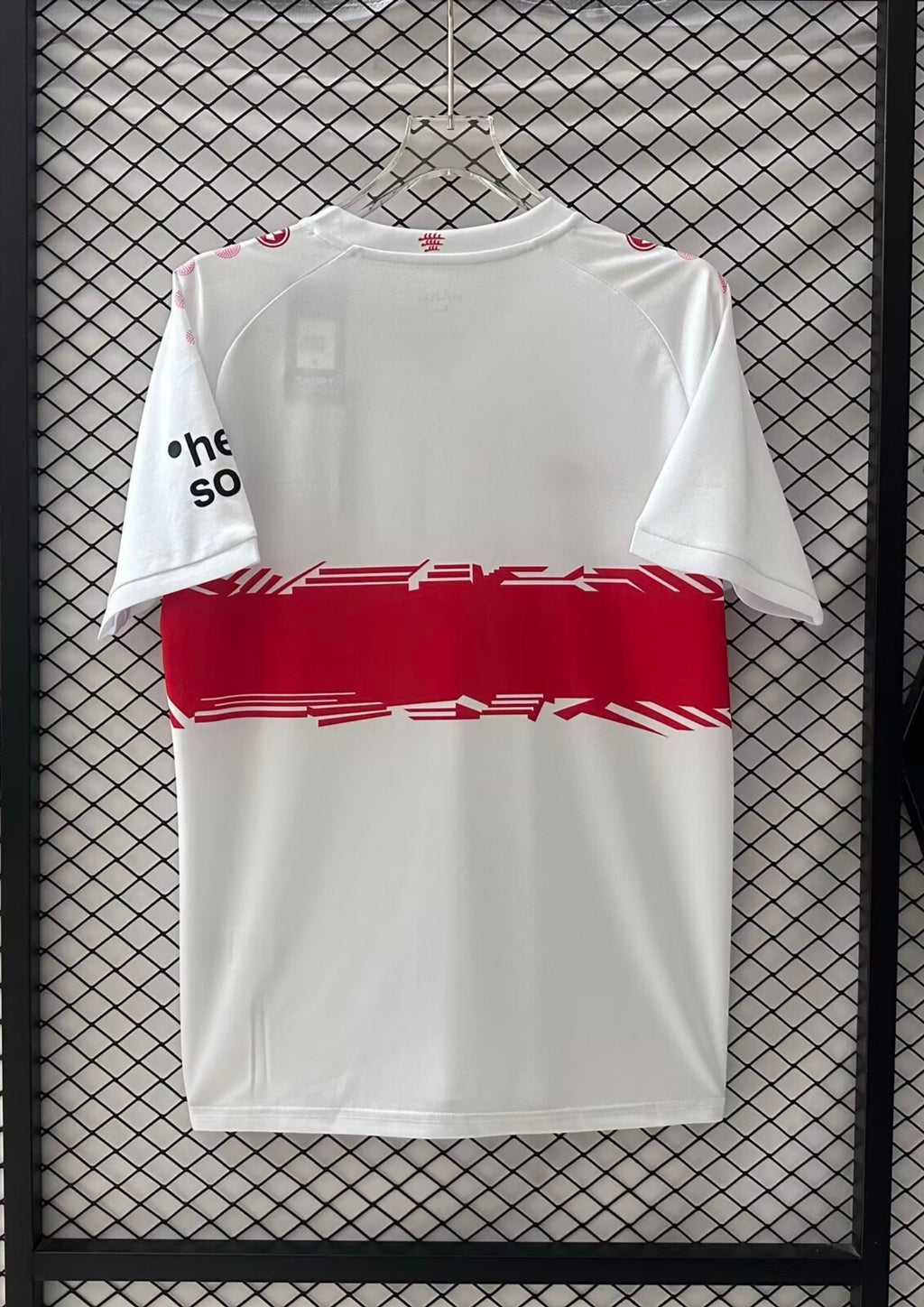 Maillot Stuttgart Domicile 24/25 - Blanc & Bande Rouge Graphique GoalKits