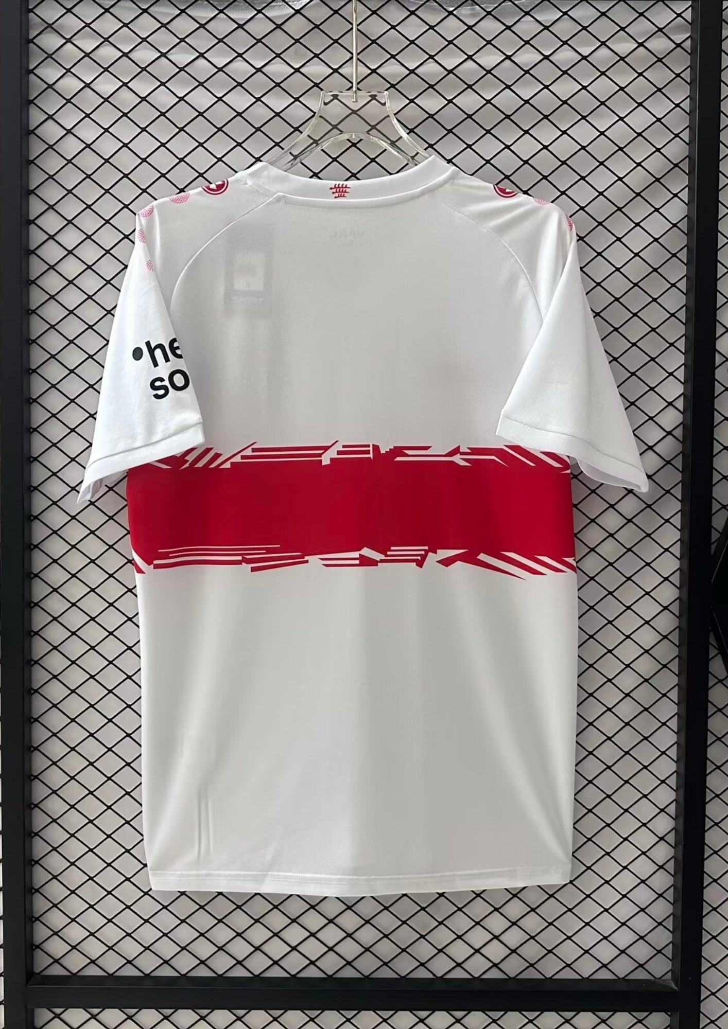 Maillot Stuttgart Domicile 24/25 - Blanc & Bande Rouge Graphique GoalKits
