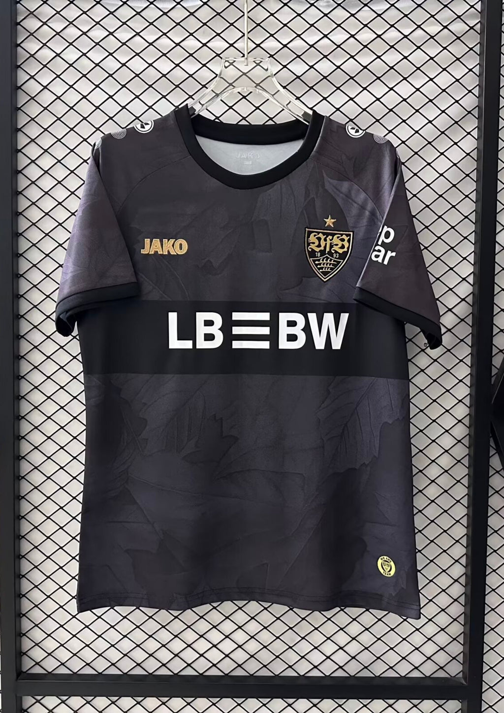 Maillot Stuttgart Away 24/25 - Noir & Motifs Rouges Abstraits GoalKits
