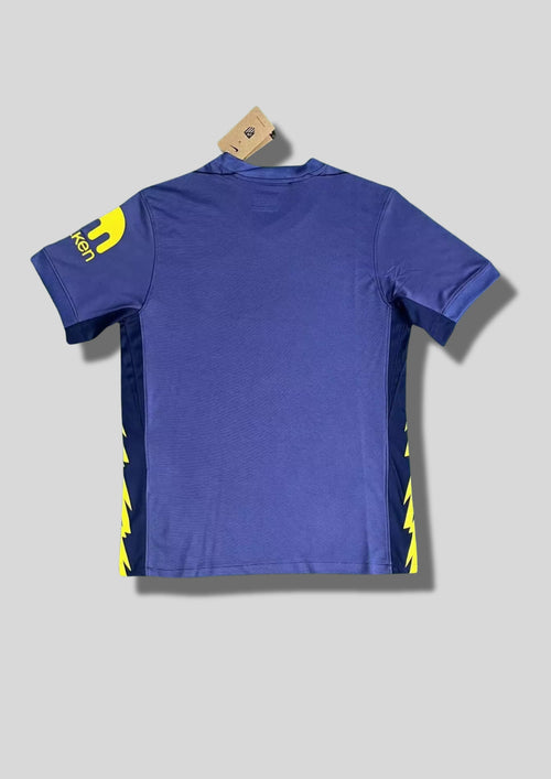 Atlético de Madrid Extérieur / Third : Maillot bleu violet avec des accents jaune fluo. GoalKits