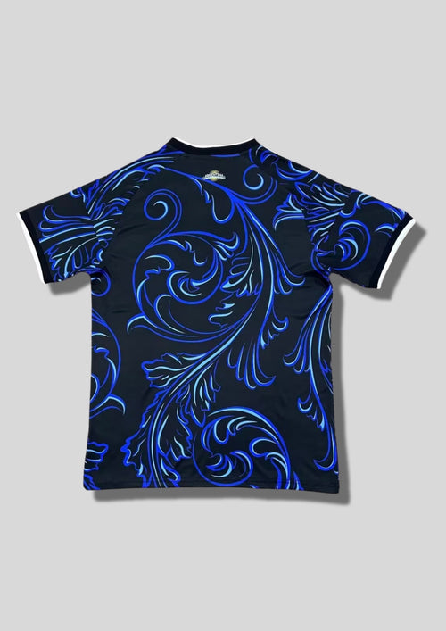 Argentine 2024 (Lifestyle/Special Edition) Noir, motifs floraux baroques bleus, logo Adidas Trefoil et badge FIFA 2022. GoalKits