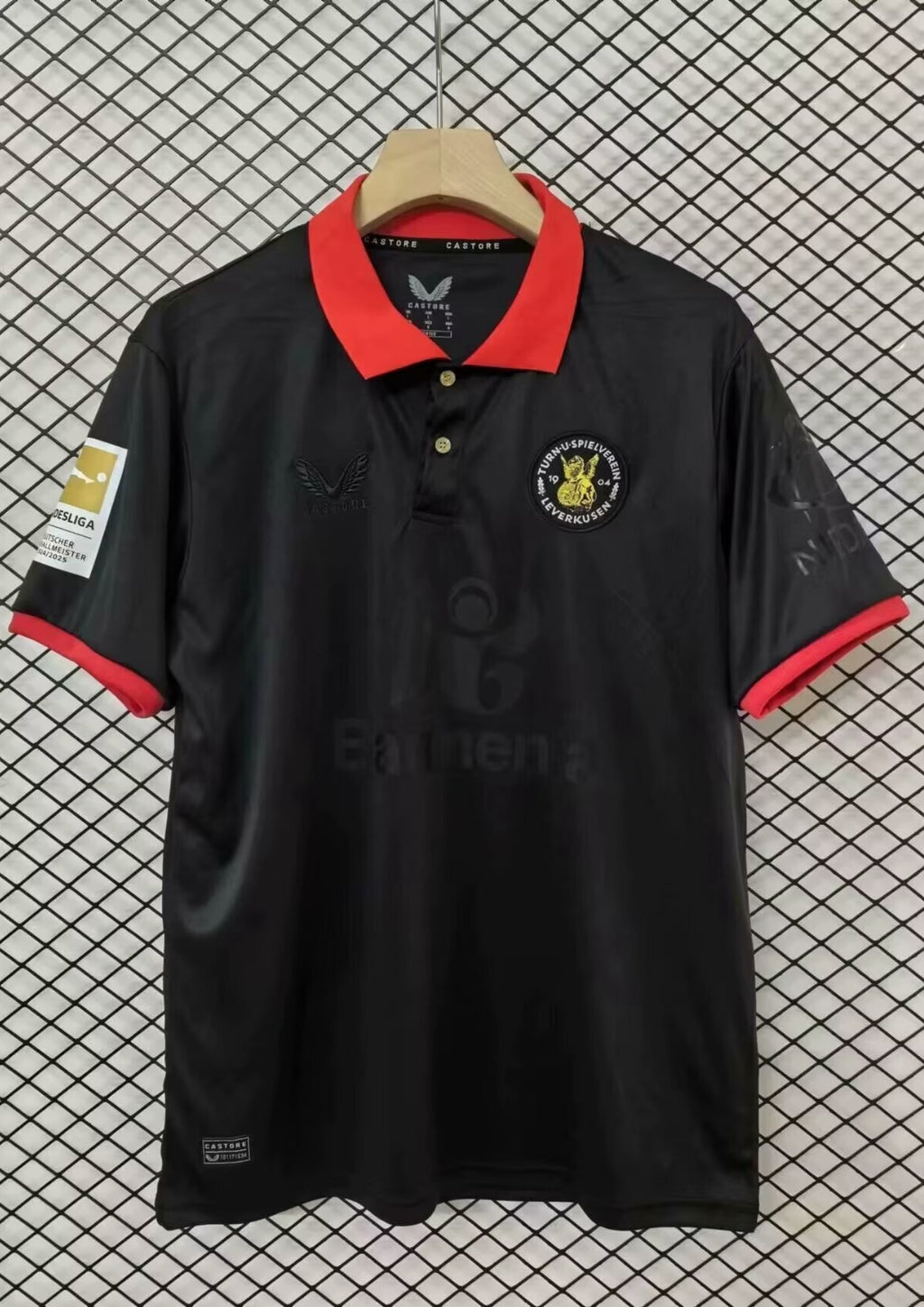 Maillot Leverkusen Third 24/25 - Noir & Col Polo Rouge "Retro Edition" GoalKits