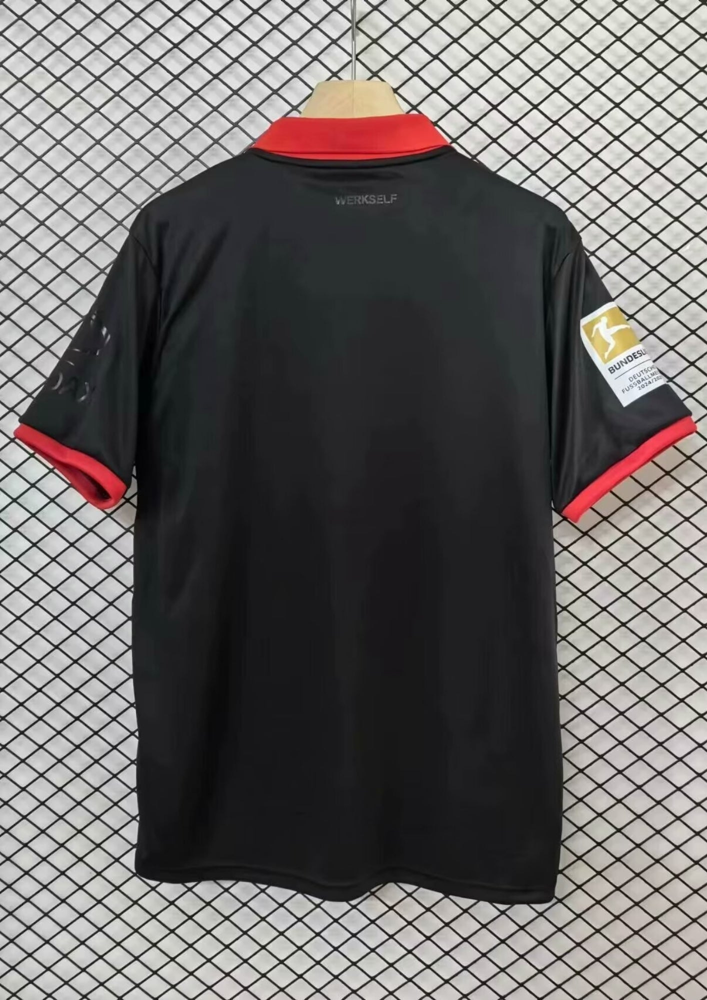Maillot Leverkusen Third 24/25 - Noir & Col Polo Rouge "Retro Edition" GoalKits