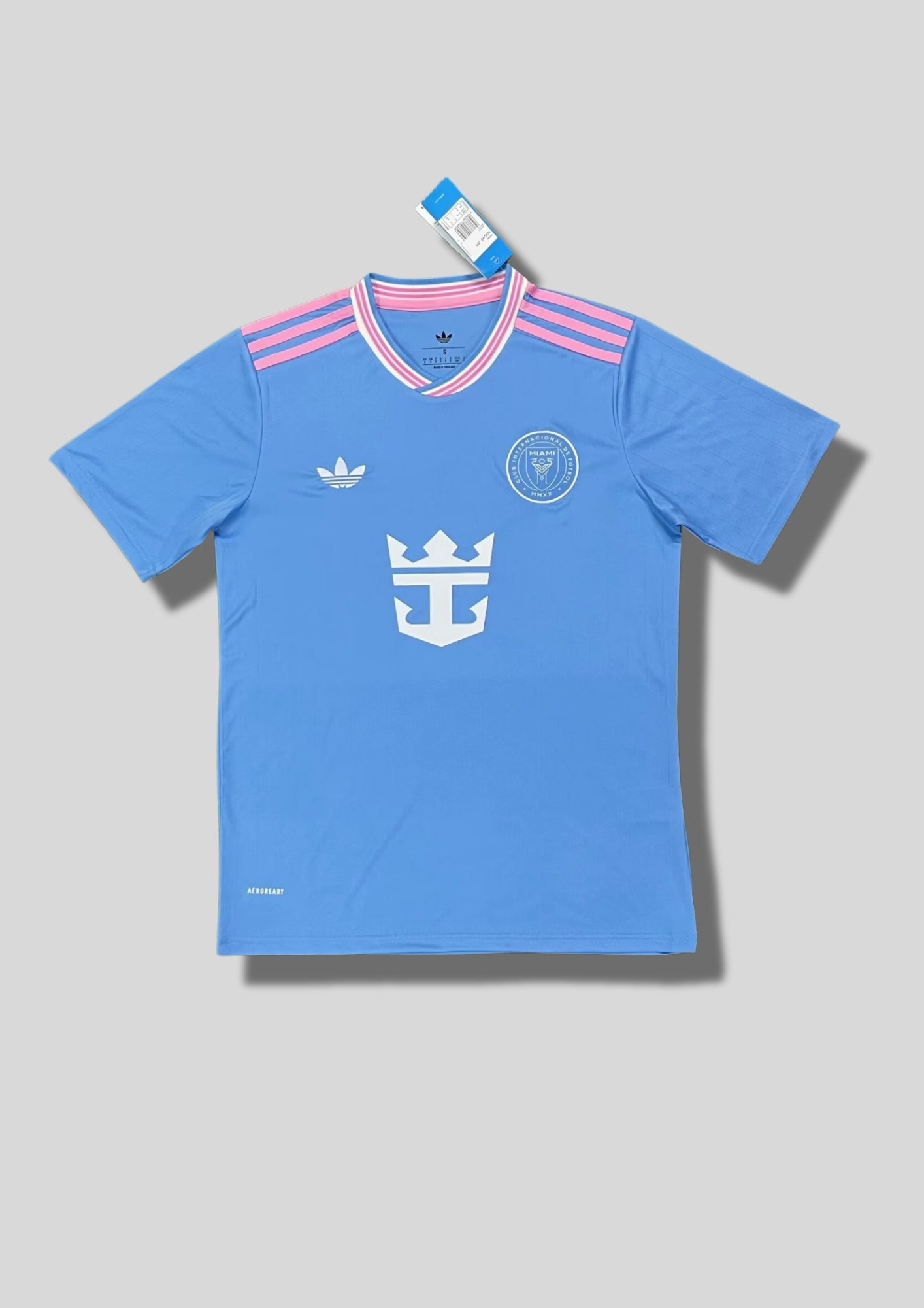 nter Miami CF Third 24/25 "Archive" : Bleu Ciel avec détails Rose et Blanc et logo Adidas Originals rétro GoalKits