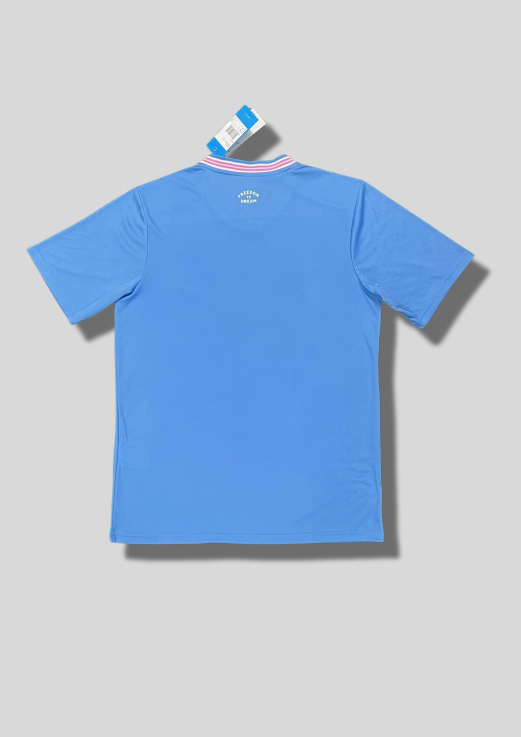nter Miami CF Third 24/25 "Archive" : Bleu Ciel avec détails Rose et Blanc et logo Adidas Originals rétro GoalKits