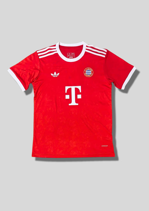 Bayern Lifestyler 24/25 - Adidas Originals (Rouge & Trefoil embossé) GoalKits