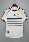 France Extérieur 1998 : Blanc, une bande bleue et trois bandes rouges horizontales, col polo. GoalKits