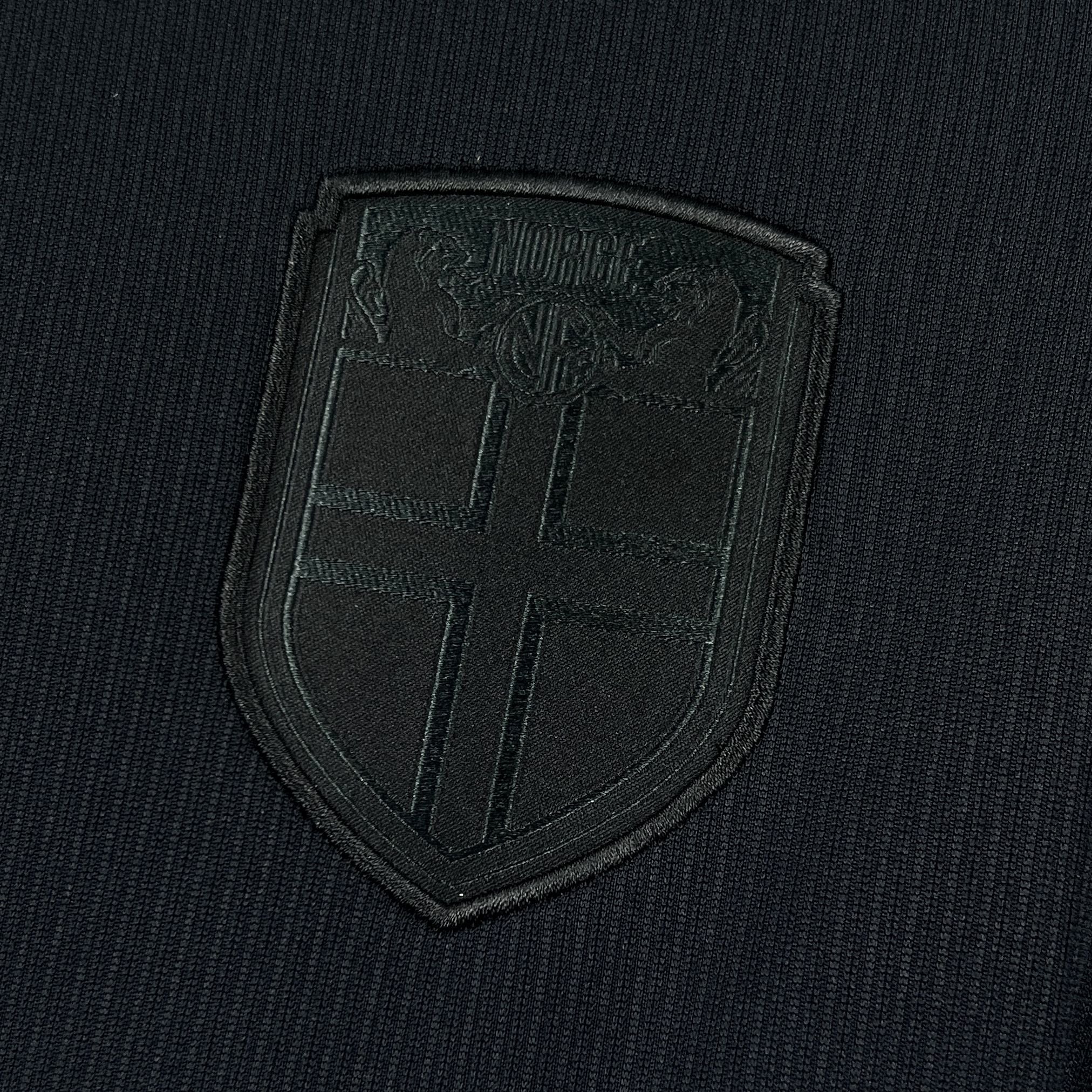 Norvège (Édition Coupe du Monde) Modèle entièrement noir, logos Nike et écusson de la Norvège en monochrome brillant. GoalKits